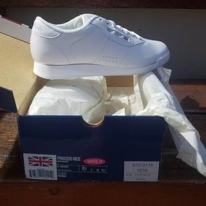 NWT Reebok classic white